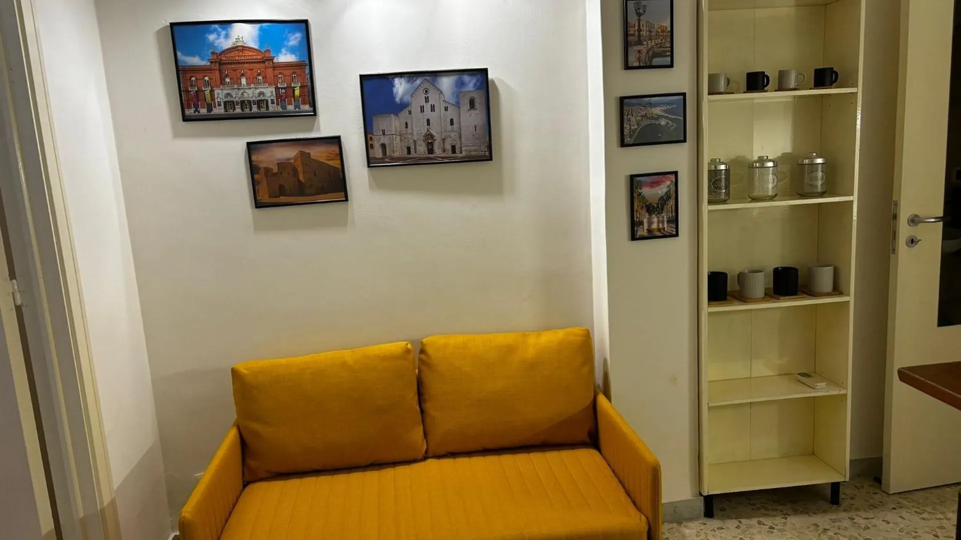 Cavour Housing Apartment Bari Italy